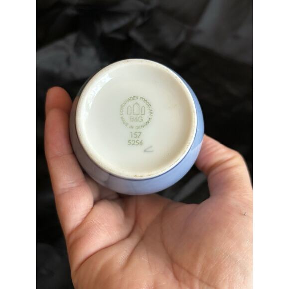 Porcelain Lillies of the Valley Bud Vase By Bing & Grondahl Made in Denmark 4.5" - Picture 7 of 11